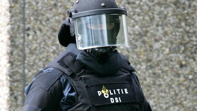 特警队,帅哥加牛子裤,很上镜dsi特警队塞尔维亚caj特警队caj队标caj