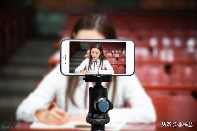 6.新人直播一定要写好直播的标题,选择好直播的封面图.
