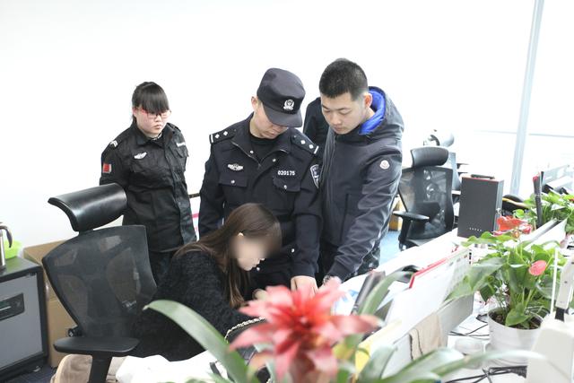 25人团伙开公司承接删帖业务被刑拘